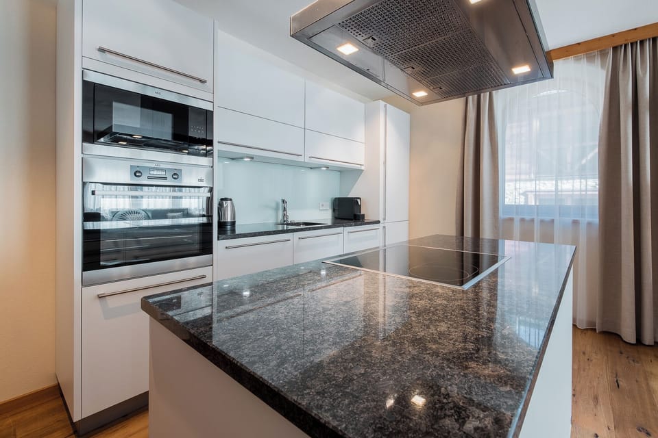 Three-Bedroom Apartment 3B | Private kitchen | Oven, stovetop, dishwasher, cookware/dishes/utensils