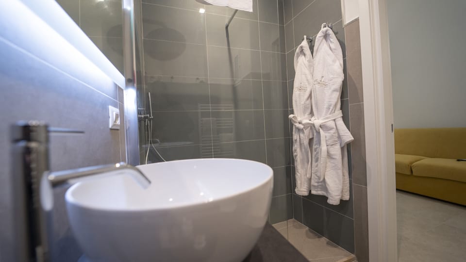 Luxury Quadruple Room | Bathroom | Shower, rainfall showerhead, designer toiletries, hair dryer