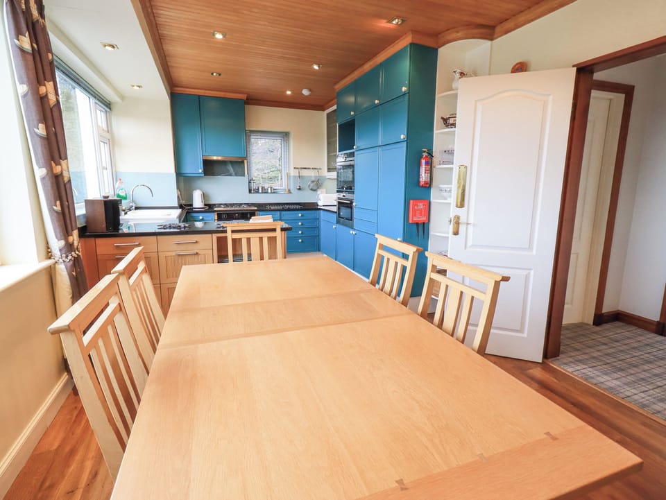 Cottage | Dining