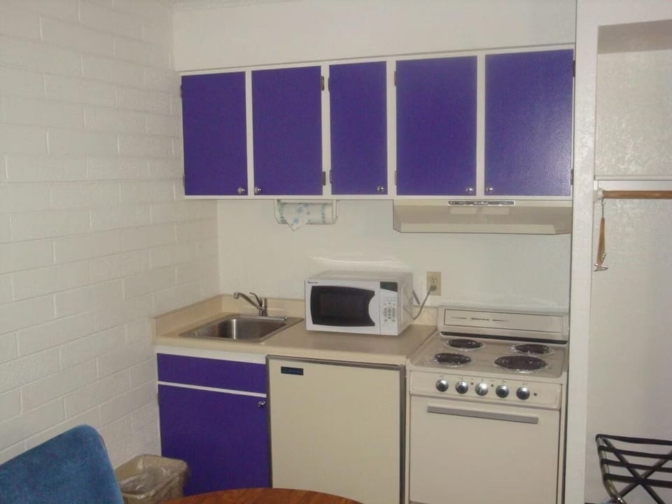 Microwave, coffee/tea maker
