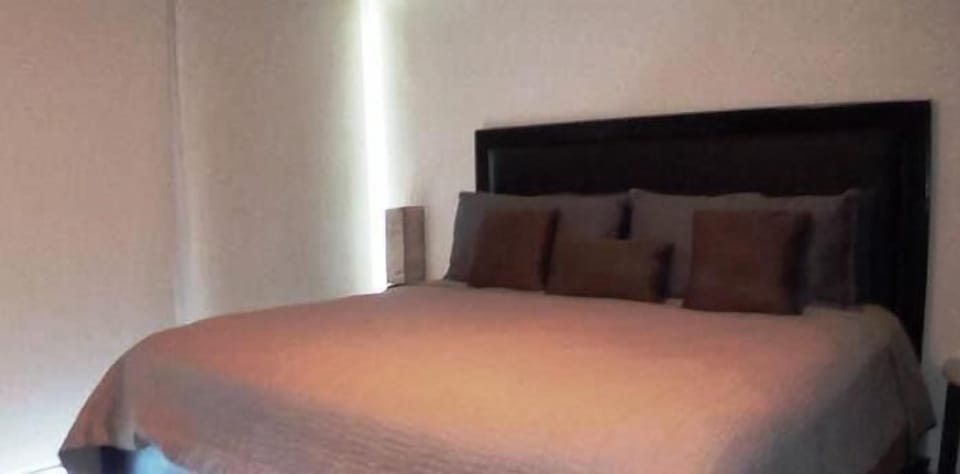 City Condo | 3 bedrooms, free WiFi, bed sheets