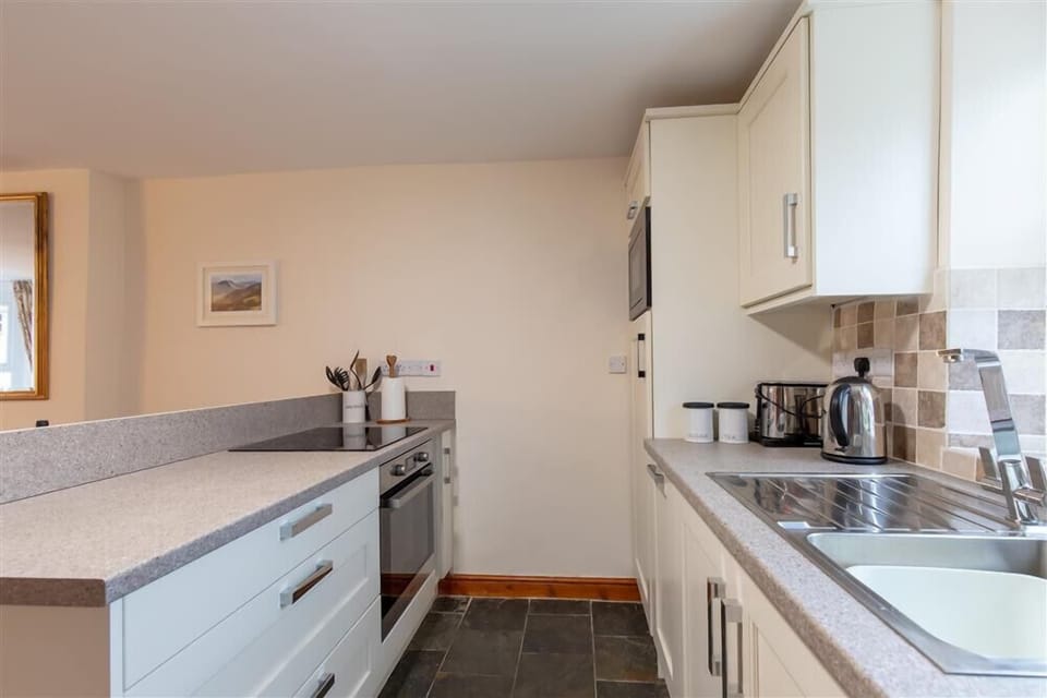 Fridge, dishwasher, cookware/dishes/utensils