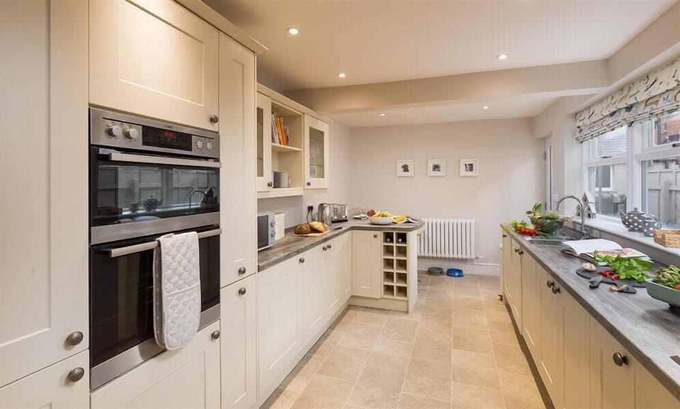Fridge, dishwasher, cookware/dishes/utensils