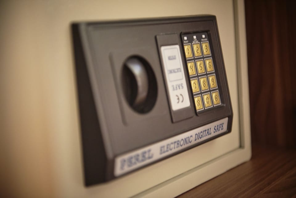 Hypo-allergenic bedding, minibar, in-room safe, desk