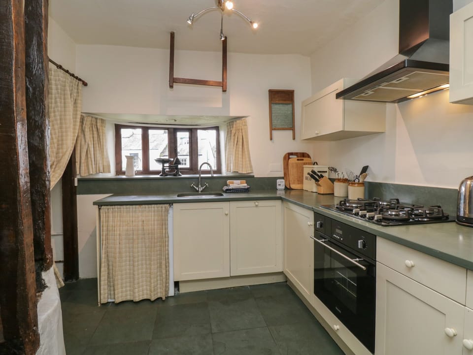 Cottage | Private kitchen | Fridge, dishwasher, cookware/dishes/utensils
