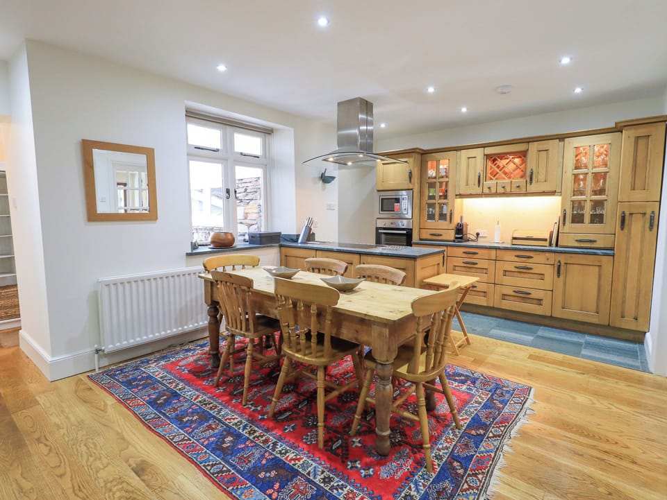 Cottage | Dining
