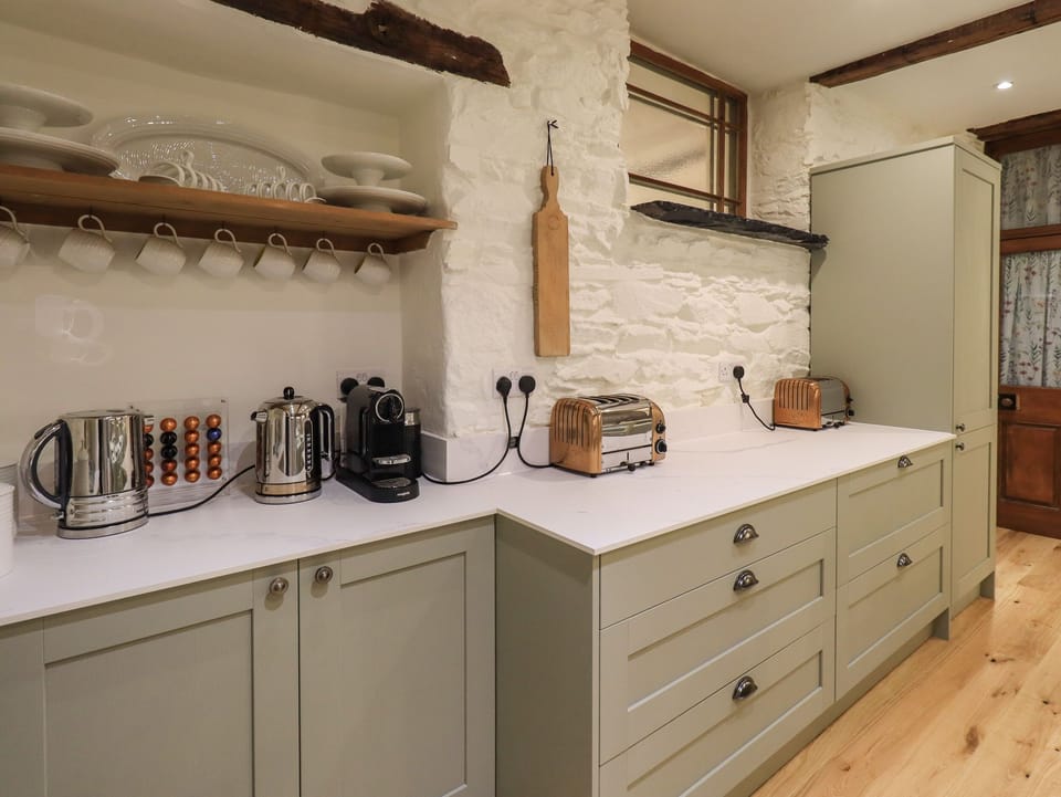 Cottage | Dining