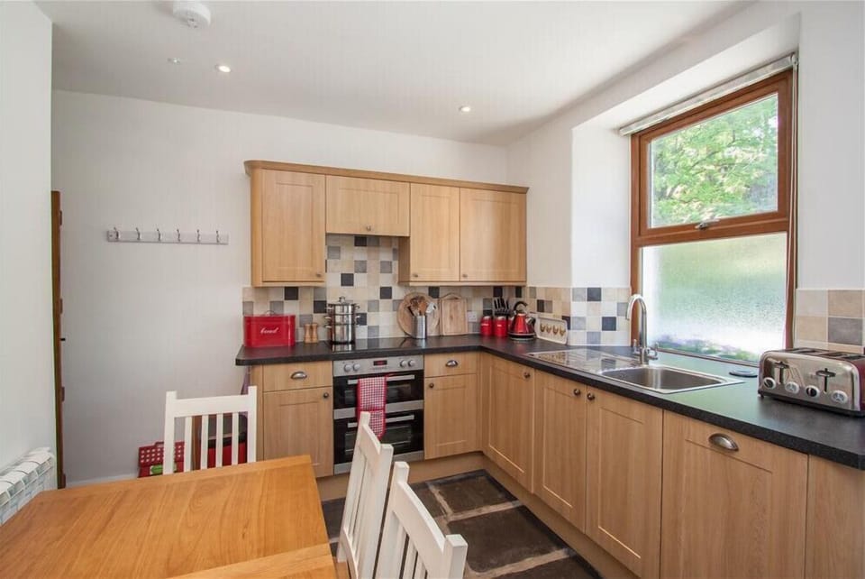 Fridge, dishwasher, cookware/dishes/utensils