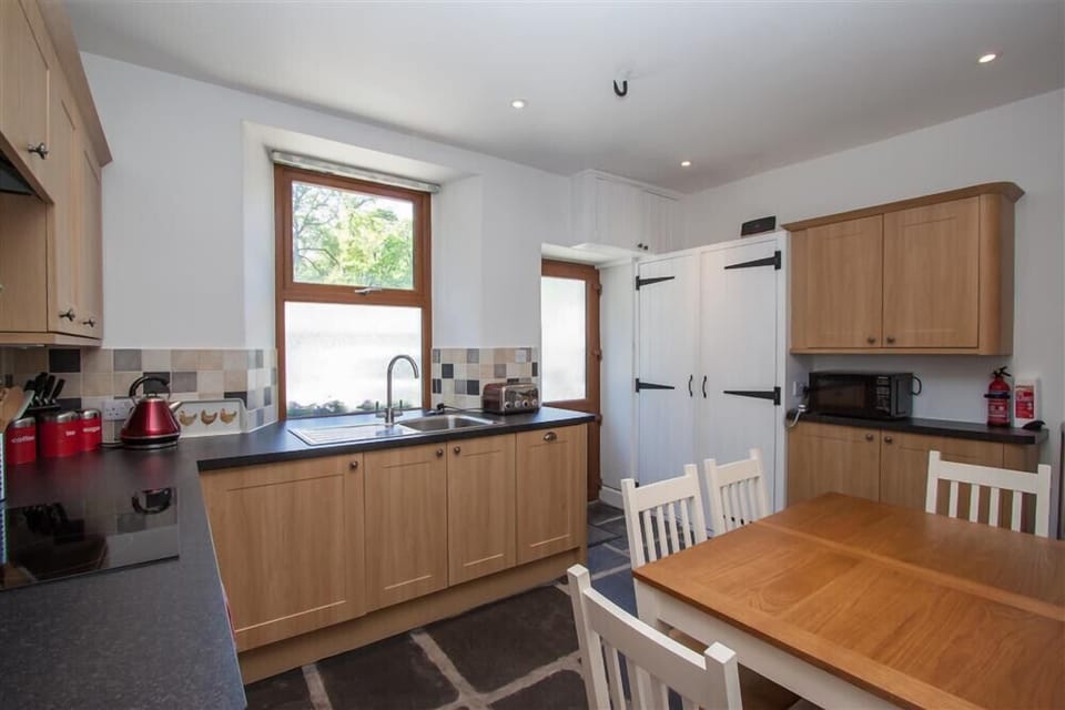 Fridge, dishwasher, cookware/dishes/utensils