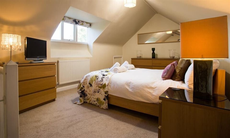 2 bedrooms, individually decorated, individually furnished, free WiFi