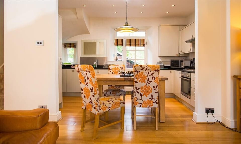 Fridge, dishwasher, cookware/dishes/utensils