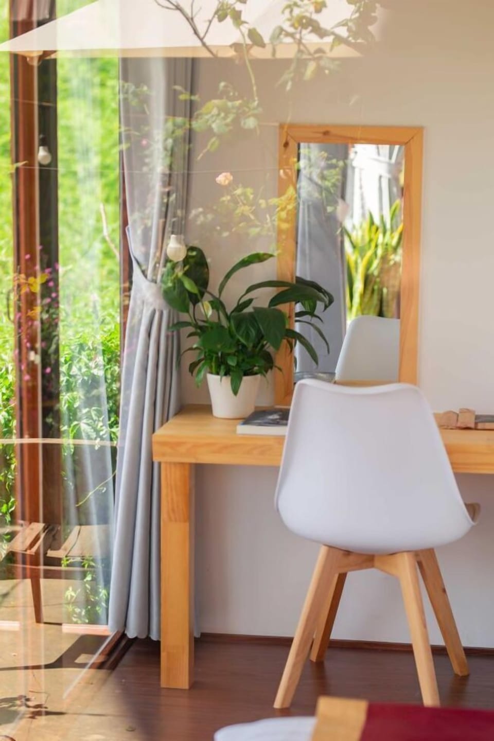 Deluxe Double Room, Non Smoking, Mountain View | Minibar, individually furnished, desk, blackout drapes