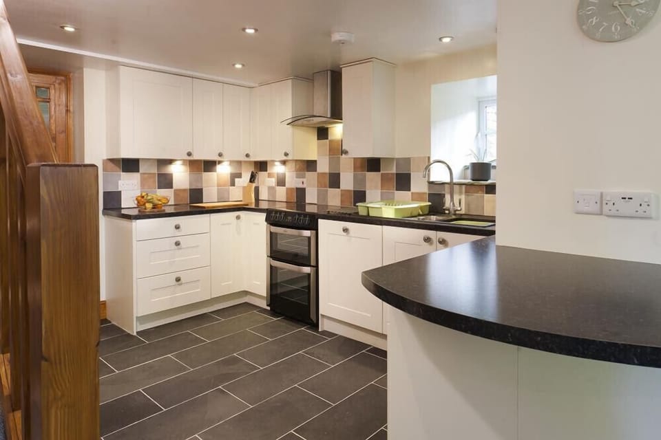 Fridge, dishwasher, cookware/dishes/utensils