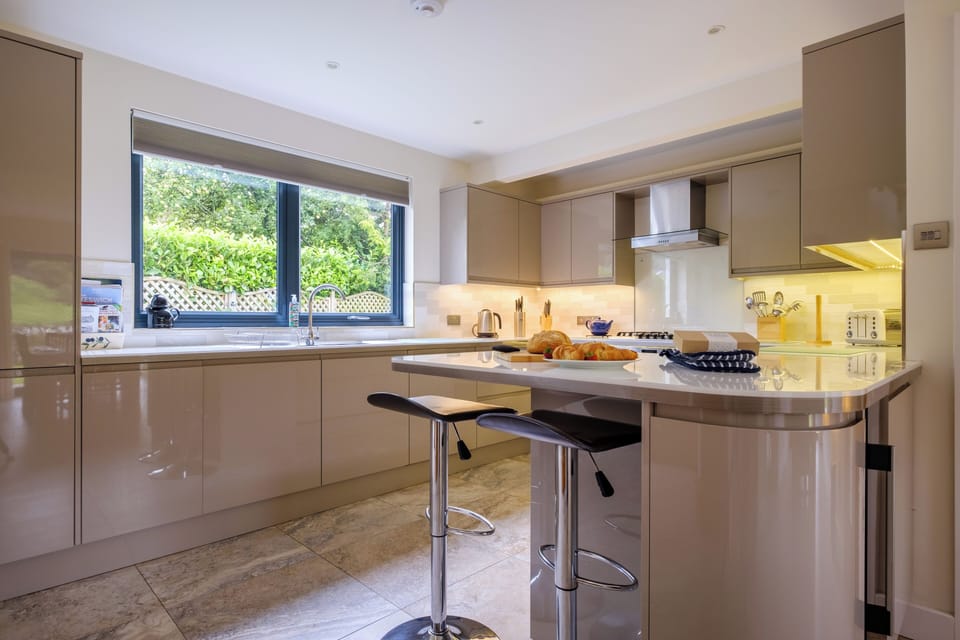 Fridge, dishwasher, electric kettle, toaster