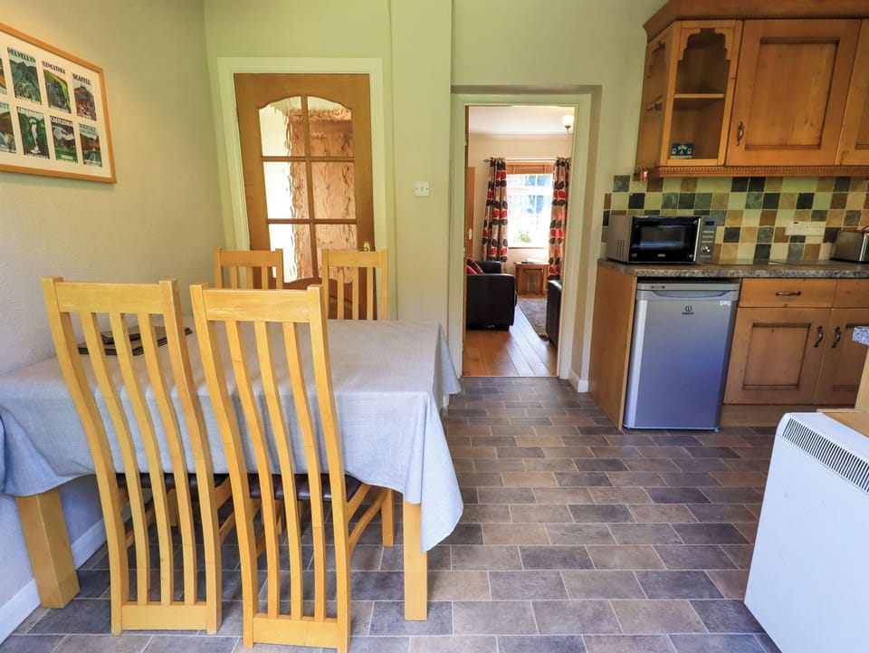Cottage | Dining