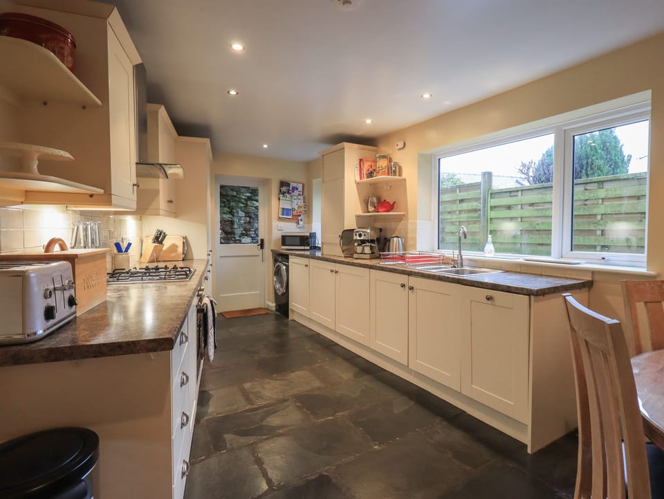 Cottage | Private kitchen | Fridge, dishwasher, cookware/dishes/utensils