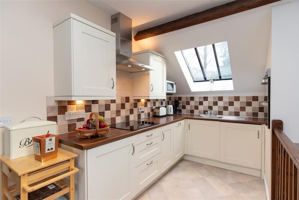 Fridge, dishwasher, cookware/dishes/utensils