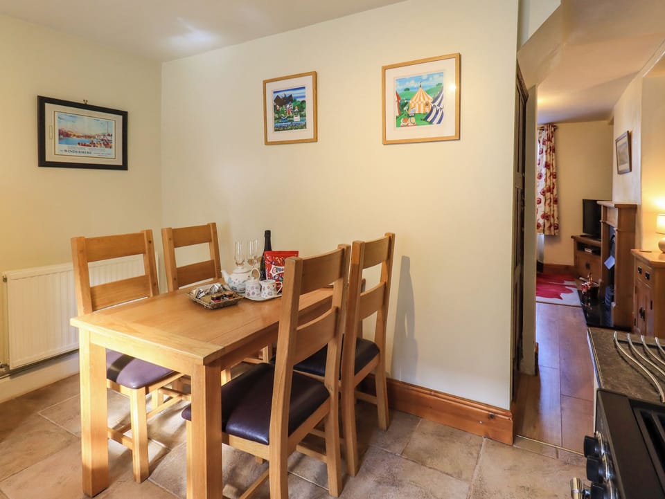 Cottage | Dining