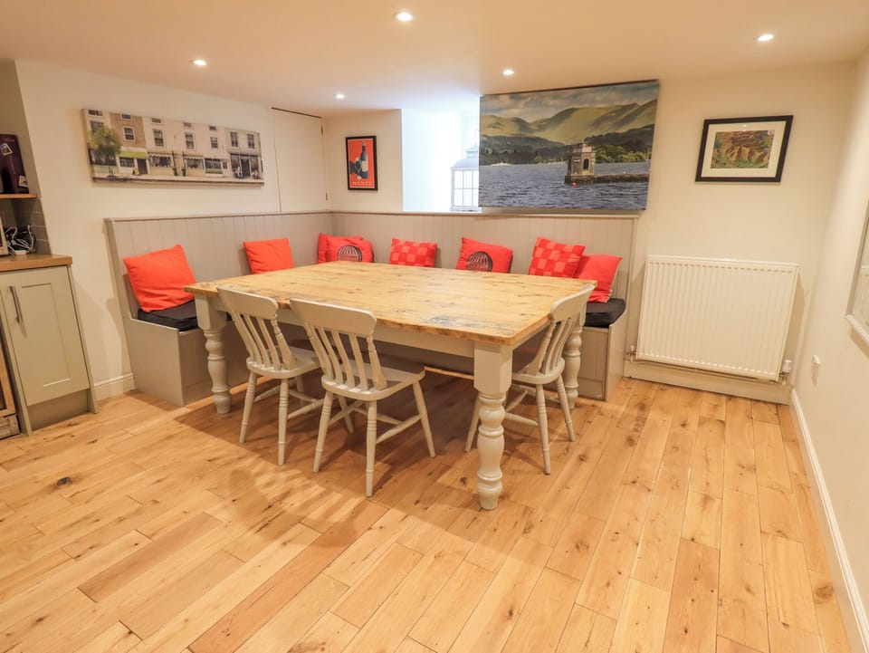 Cottage | Dining