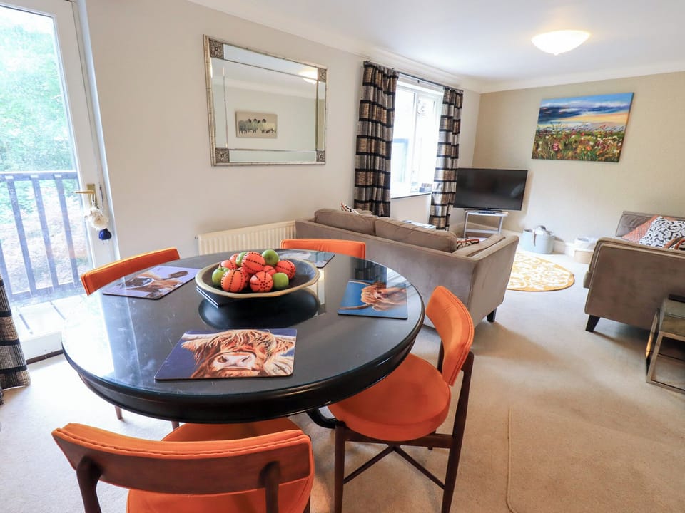 Cottage | Dining