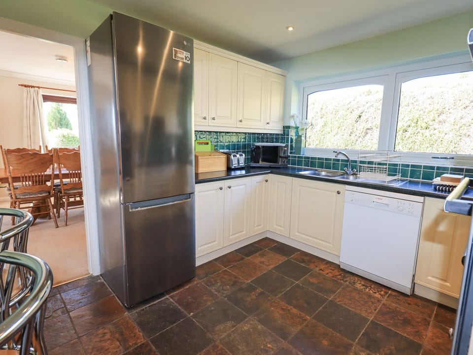 Fridge, dishwasher, cookware/dishes/utensils