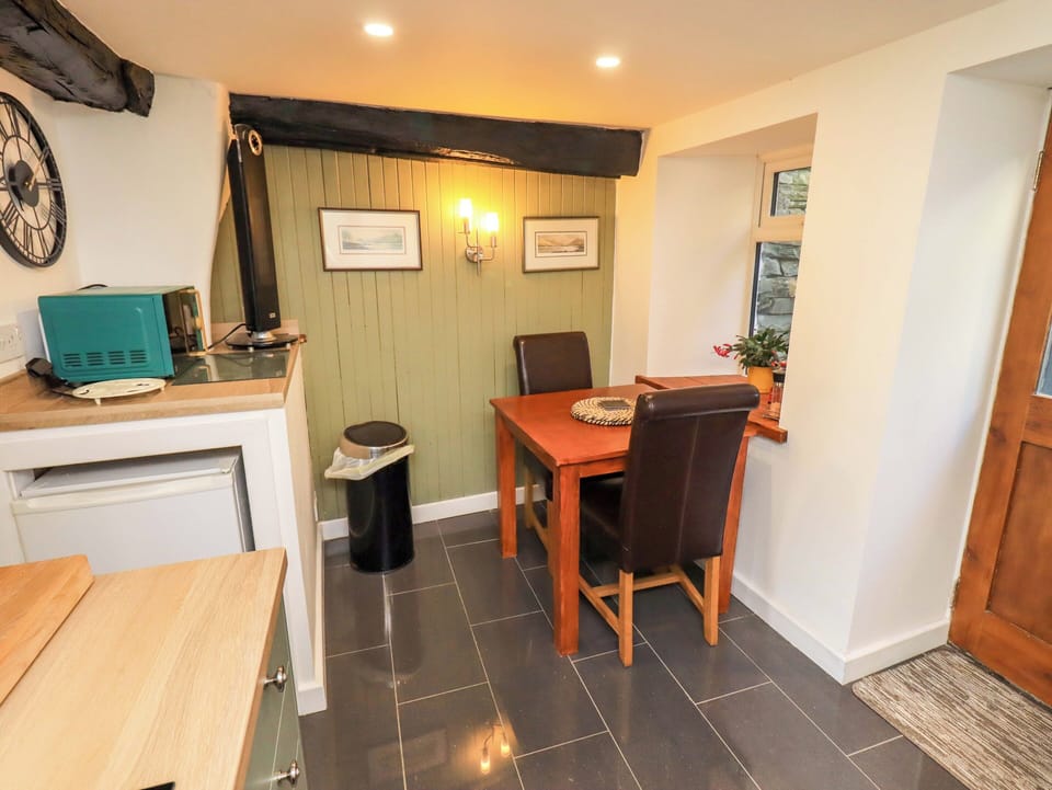 Cottage | Dining