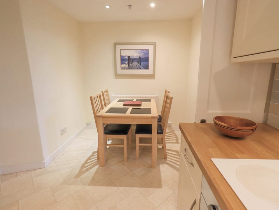 Cottage | Dining
