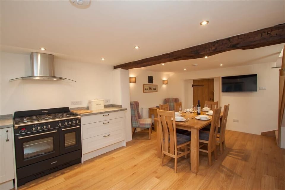 Fridge, dishwasher, cookware/dishes/utensils