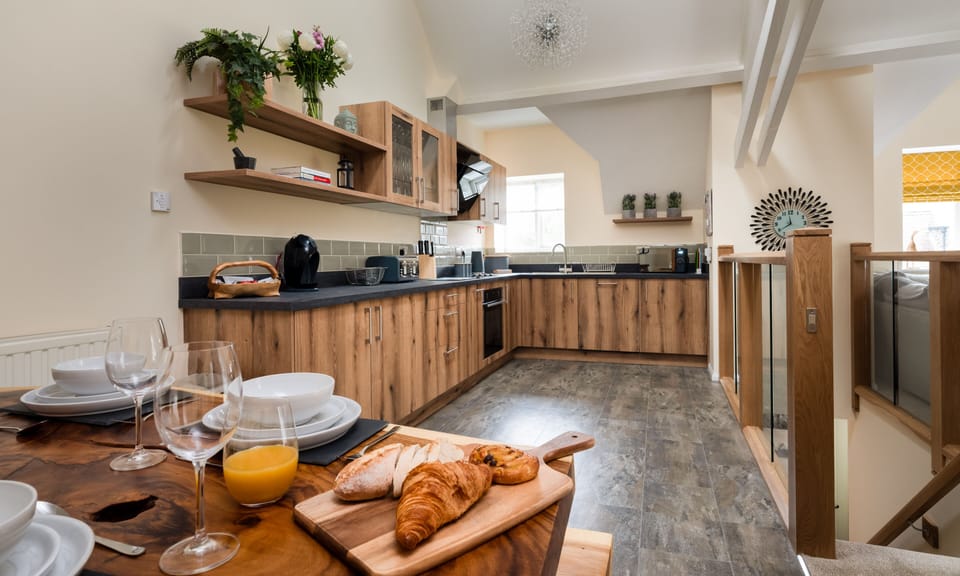 Fridge, dishwasher, cookware/dishes/utensils
