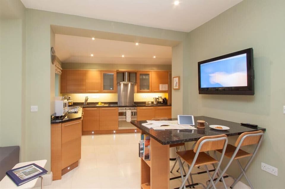 Fridge, dishwasher, cookware/dishes/utensils