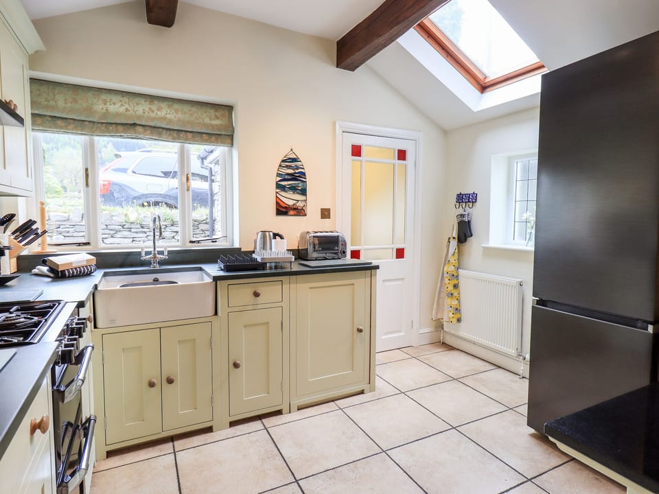 Fridge, dishwasher, cookware/dishes/utensils
