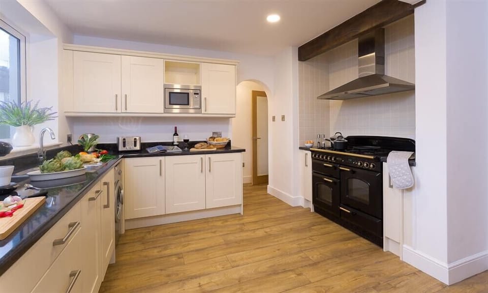 Fridge, dishwasher, cookware/dishes/utensils