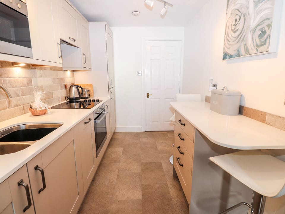 Fridge, dishwasher, cookware/dishes/utensils
