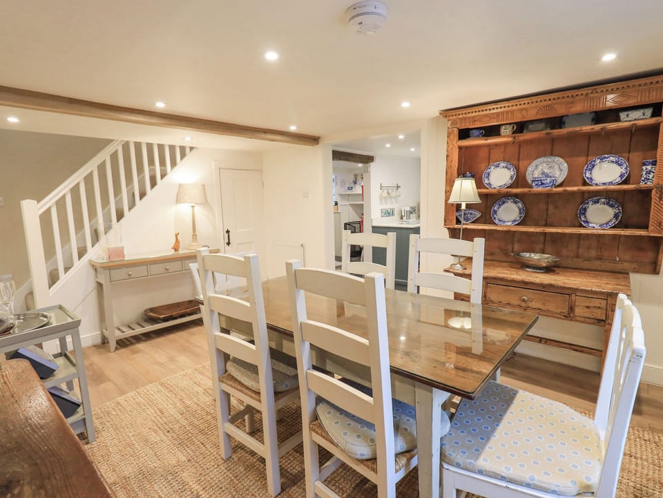 Cottage | Dining
