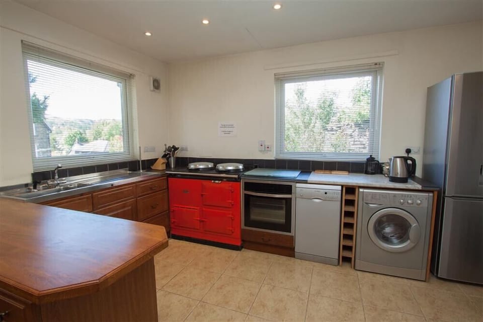 Fridge, dishwasher, cookware/dishes/utensils