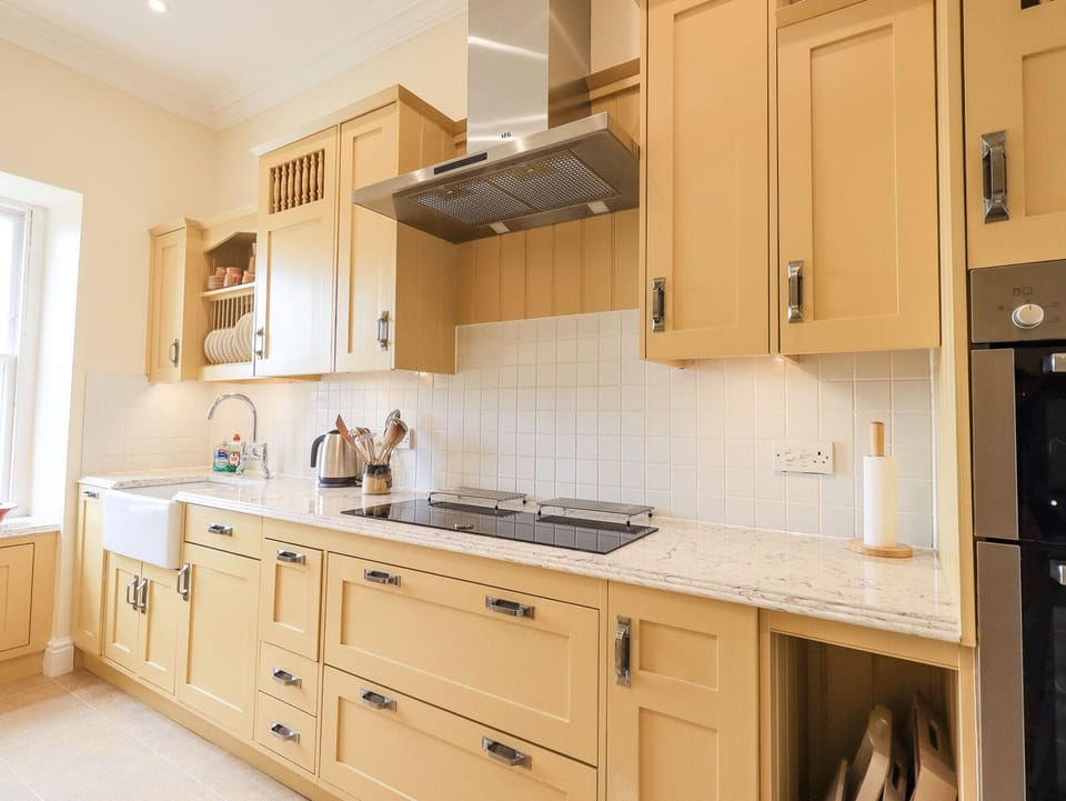Cottage | Private kitchen | Fridge, dishwasher, cookware/dishes/utensils