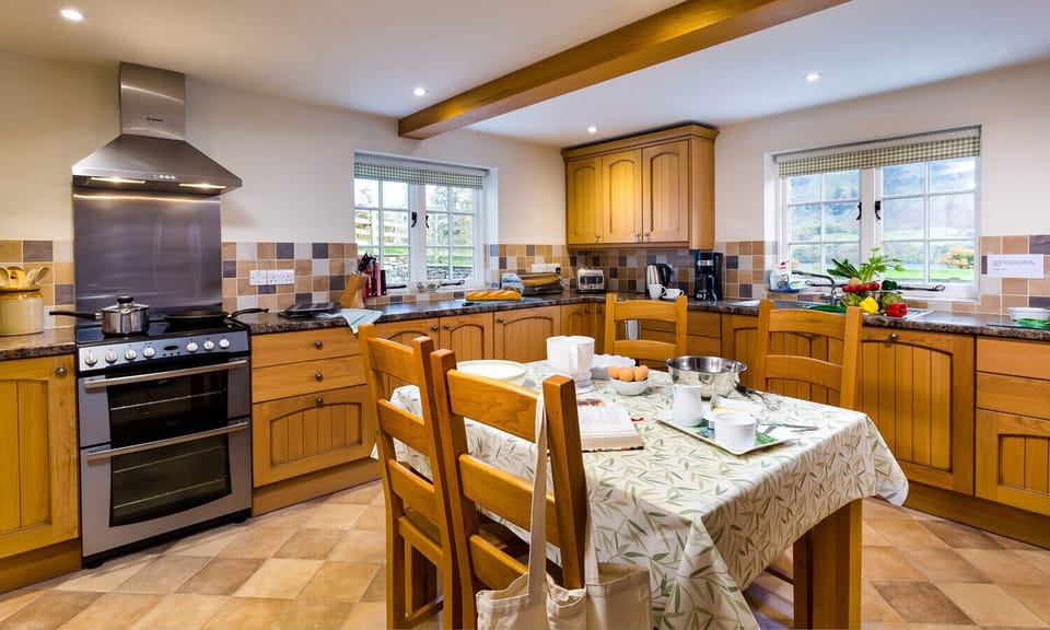 Fridge, dishwasher, cookware/dishes/utensils