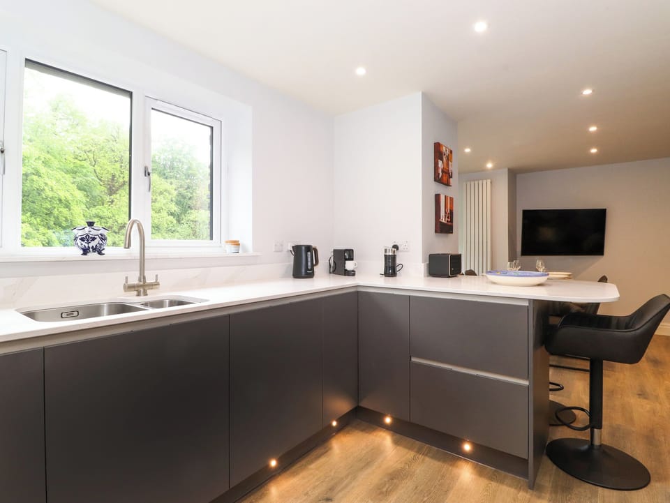 Cottage | Private kitchen | Fridge, dishwasher, electric kettle, toaster