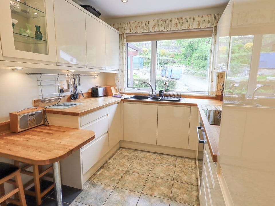 Cottage | Private kitchen | Fridge, dishwasher, cookware/dishes/utensils