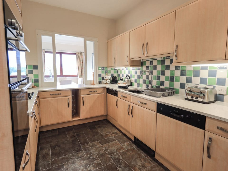 Cottage | Private kitchen | Fridge, dishwasher, cookware/dishes/utensils
