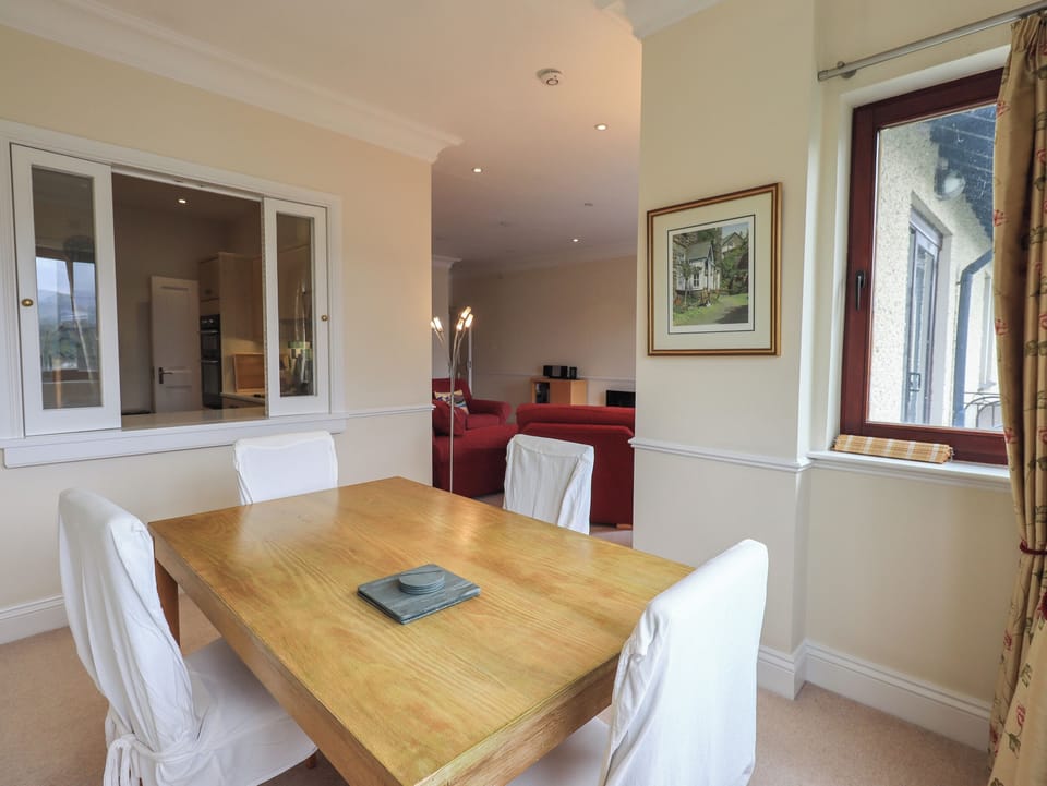 Cottage | Dining
