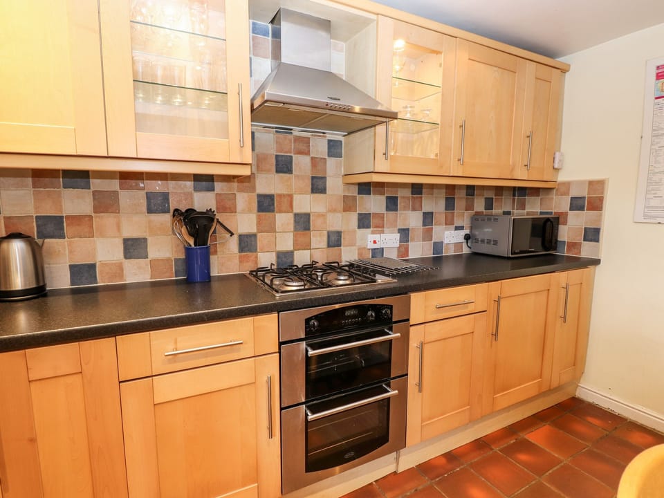 Fridge, dishwasher, cookware/dishes/utensils