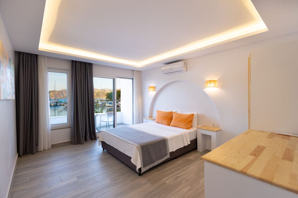 Family Room | Minibar, in-room safe, soundproofing, free WiFi