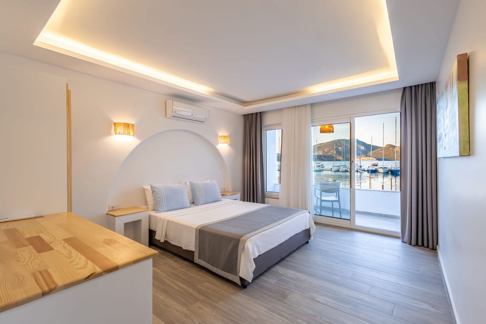 Family Room | Minibar, in-room safe, soundproofing, free WiFi