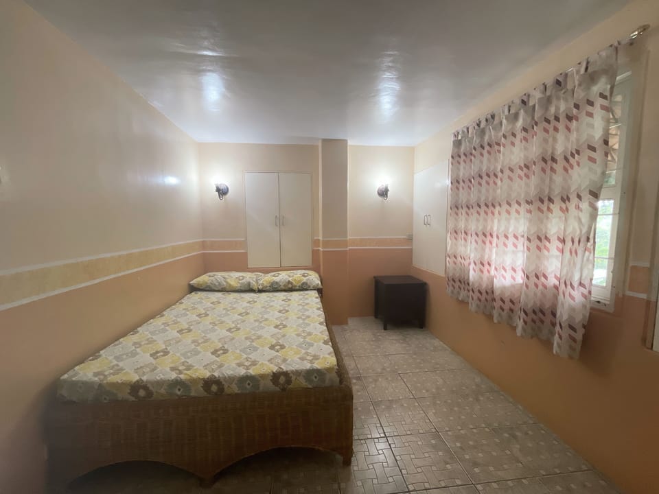 Standard Villa | Desk, bed sheets
