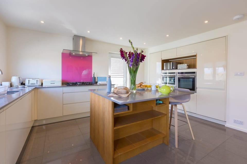 Fridge, dishwasher, electric kettle, toaster