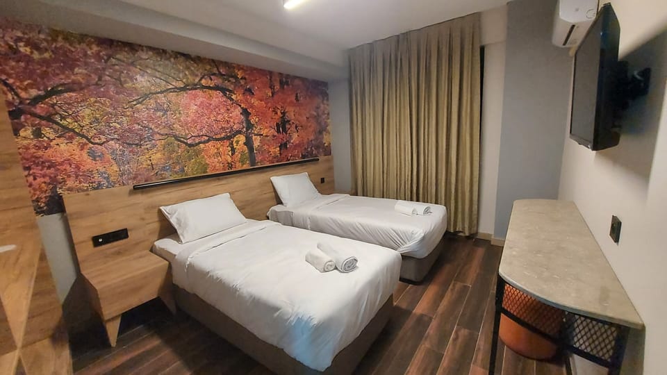 Minibar, free WiFi, bed sheets