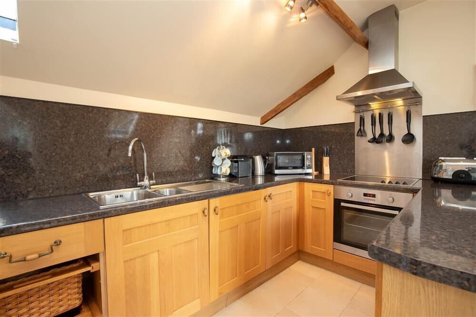 Fridge, dishwasher, cookware/dishes/utensils