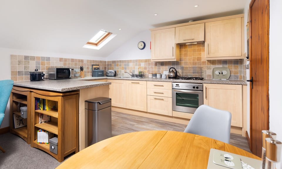 Fridge, dishwasher, cookware/dishes/utensils