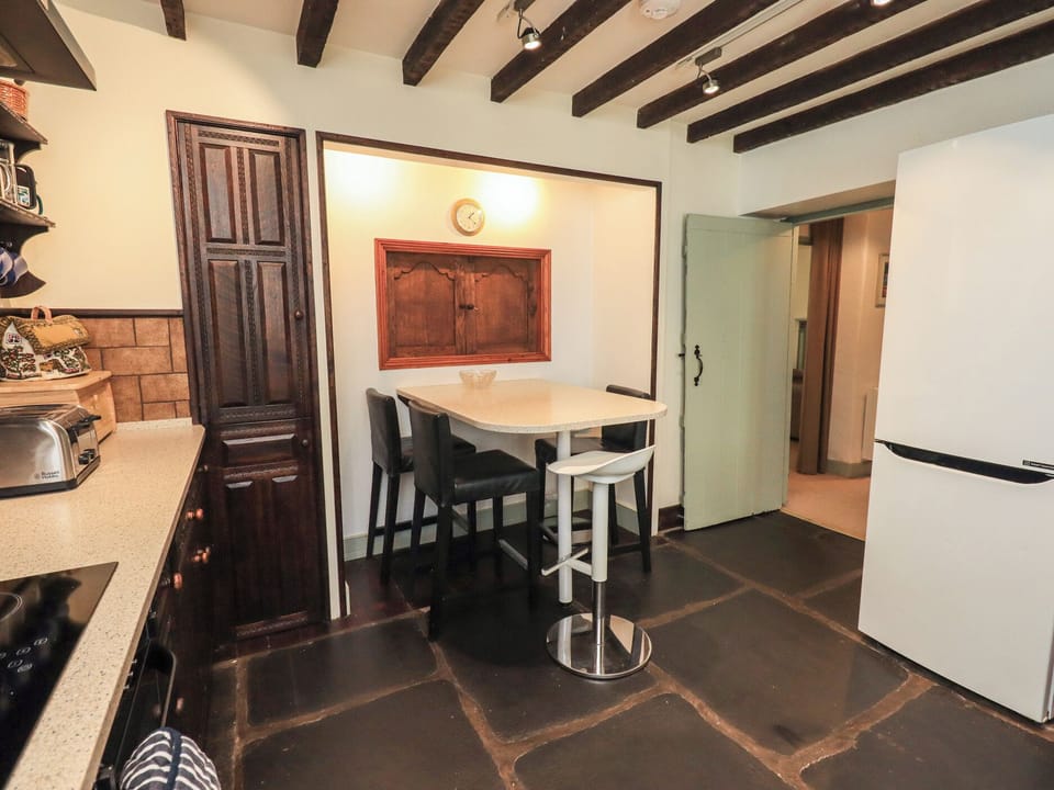 Cottage | Dining